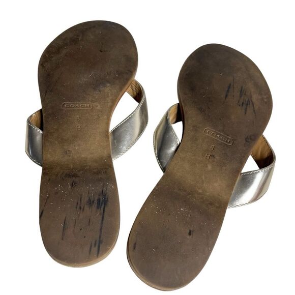 COACH Silver Sandals Flip Flops Flat Thongs  Gold Medallion Womens Size 8 - Picture 5 of 7